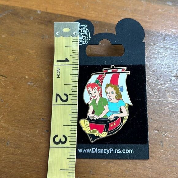Disney Enamel Pin 2007 Peter Pan’s Flight Wendy Pirate Ship Official Trading - Picture 3 of 3
